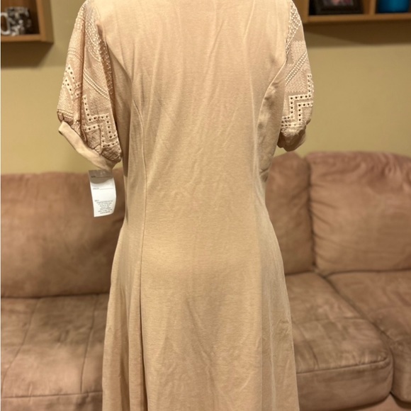 Polagram Fit and Flare Eyelet puff sleeve dress - Picture 5 of 5